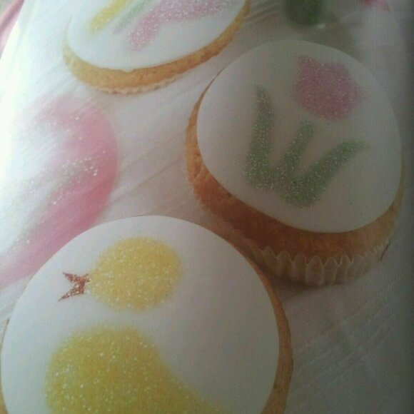 Leisure Arts Party Book Celebrating Cupcakes and Muffins by Michal Moses 2012 - Picture 3 of 7